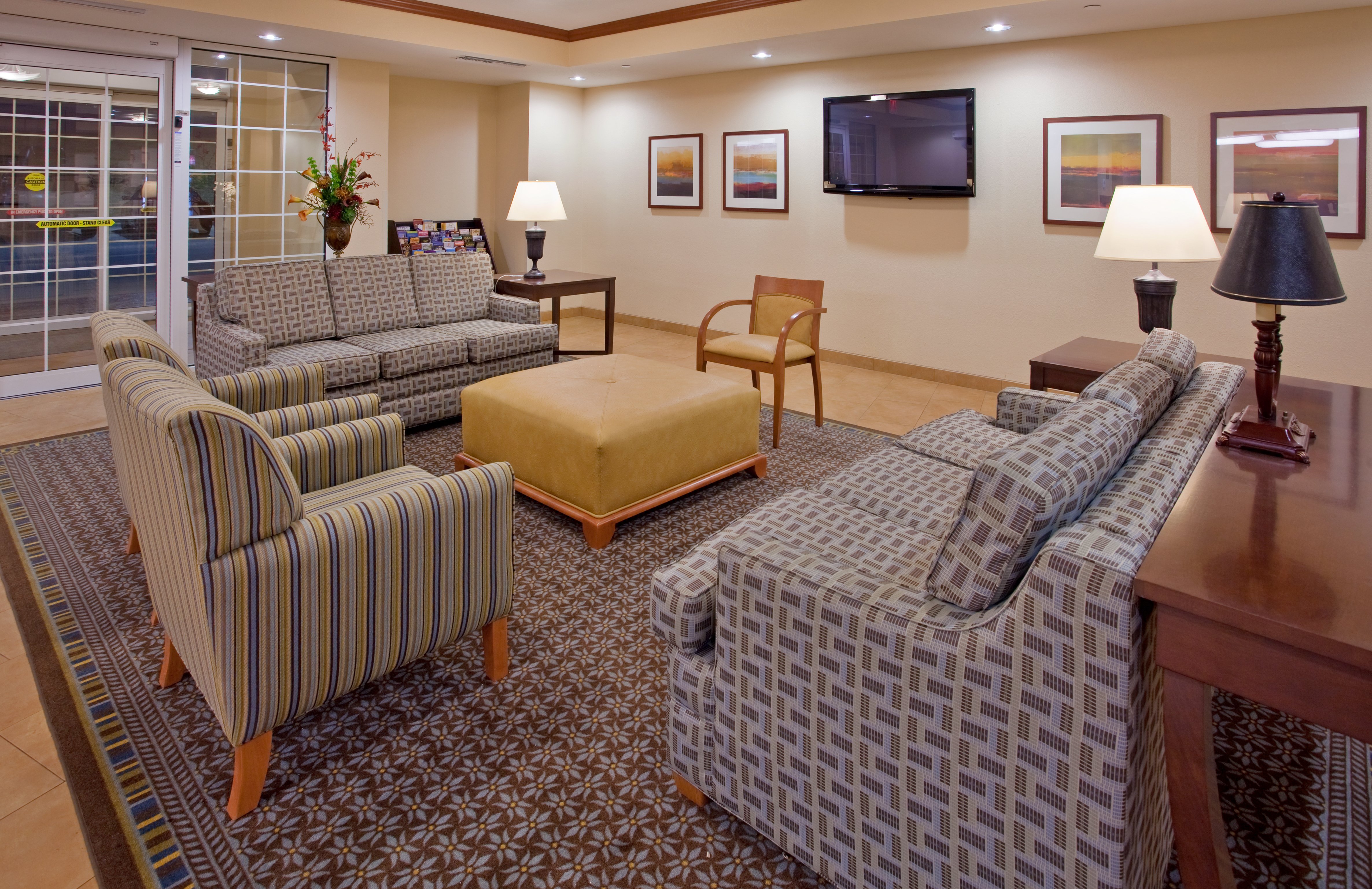 Candlewood Suites Kansas City Northeast 40/73