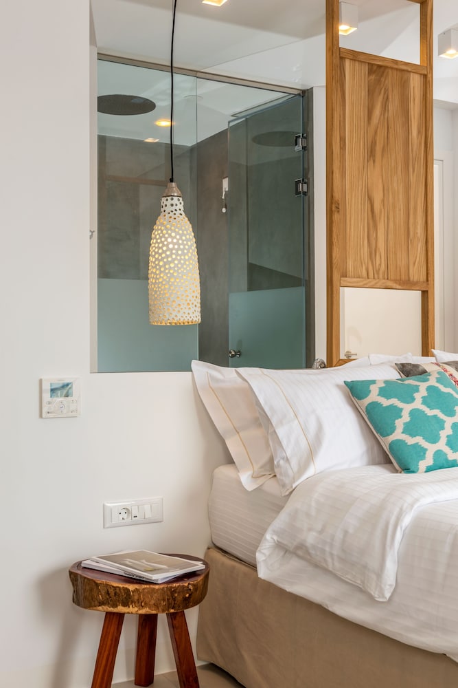 Bluetopia Suites 20/42