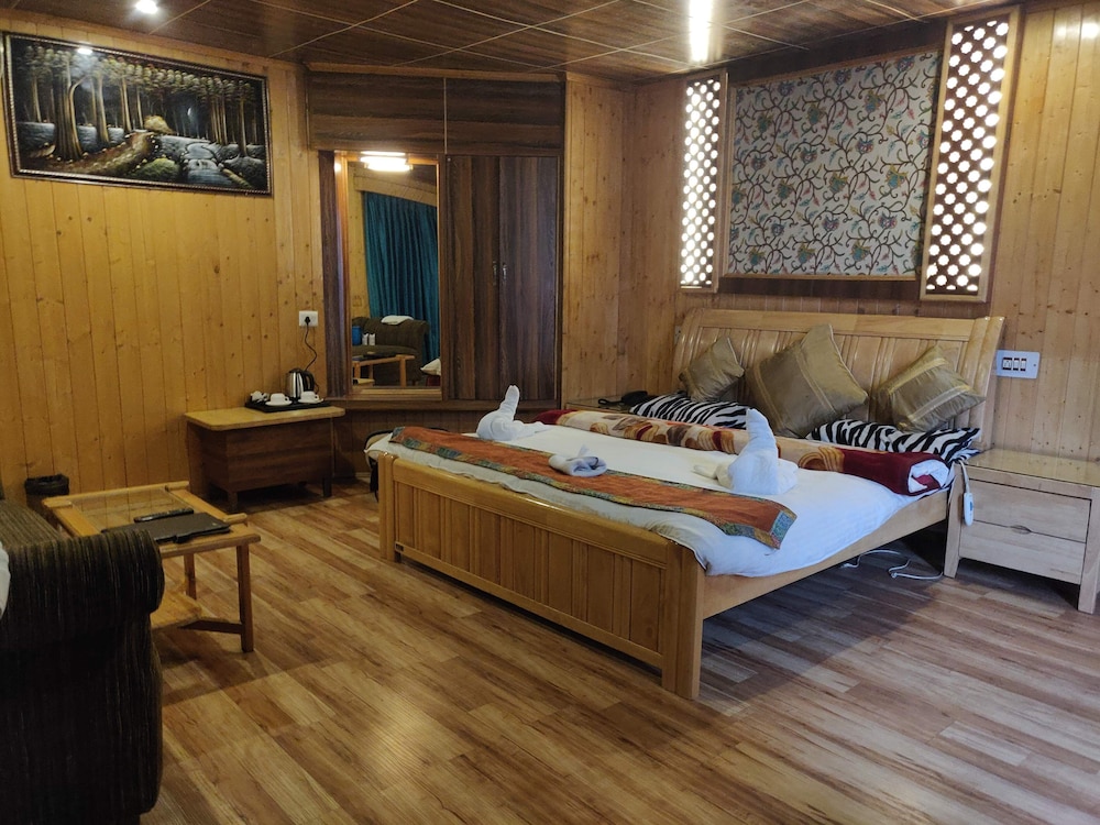 Walisons Hotel 11/41