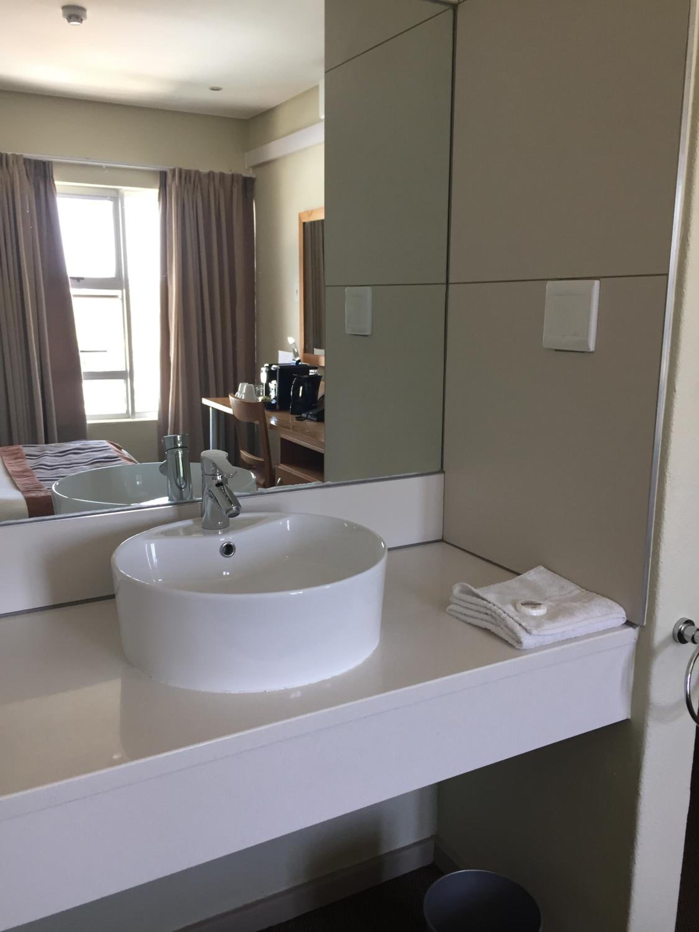 River City Inn 24/24