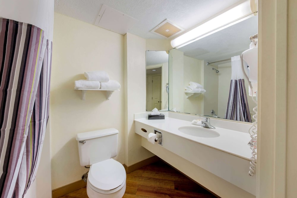 La Quinta Inn & Suites by Wyndham Ft Lauderdale Cypress Cr 20/44
