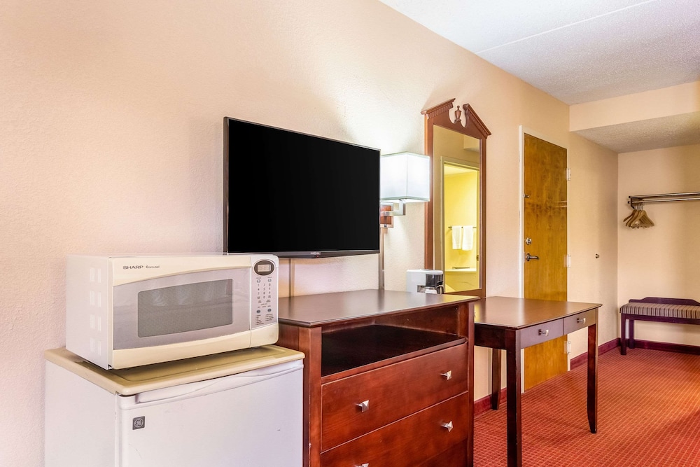 Econo Lodge Rocky Top, TN 20/27