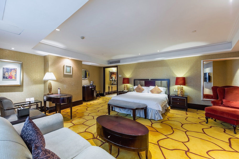 ROYAL MEDITERRANEAN HOTEL 28/47