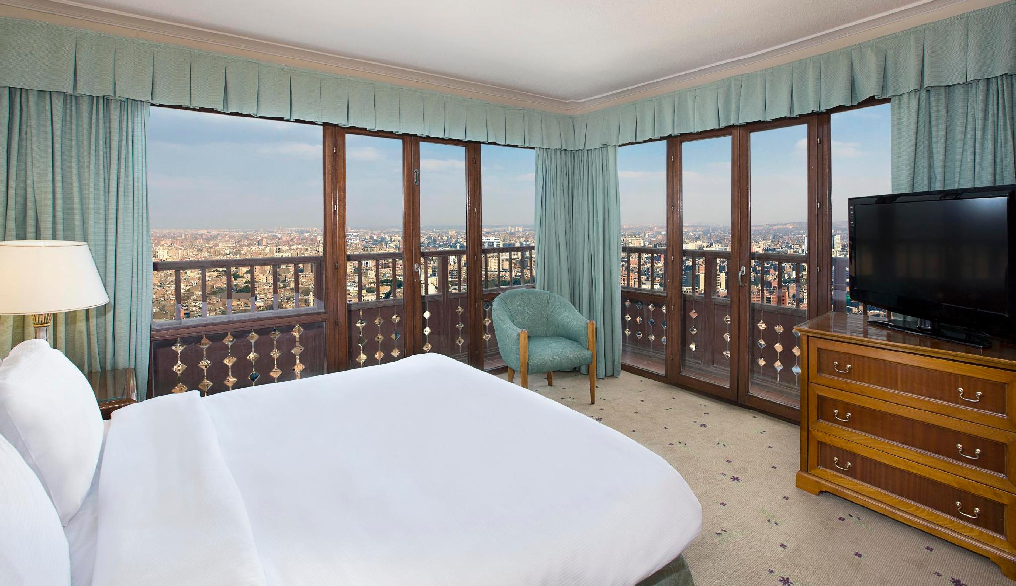 Regent, Suite, King and Twin Beds, City View