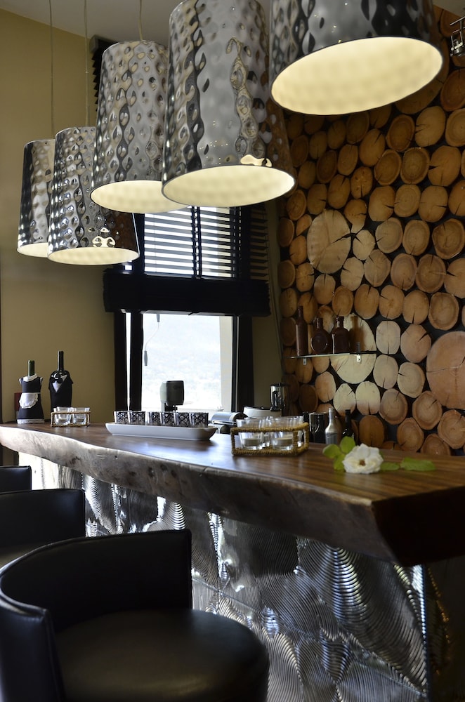 Forest Suites Boutique Hotel 63/79