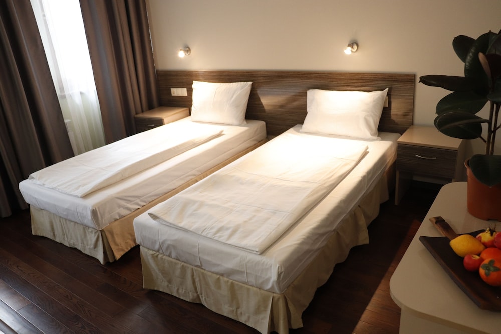 Roots Hotel And Wine Bar 34/70