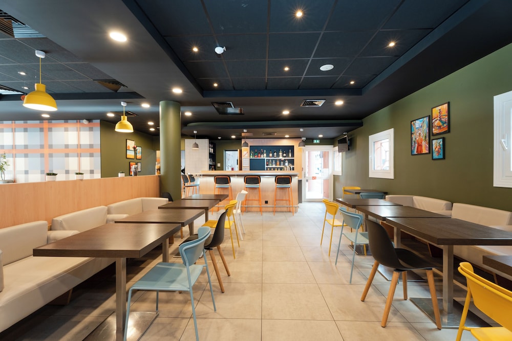 restaurant cafeteria