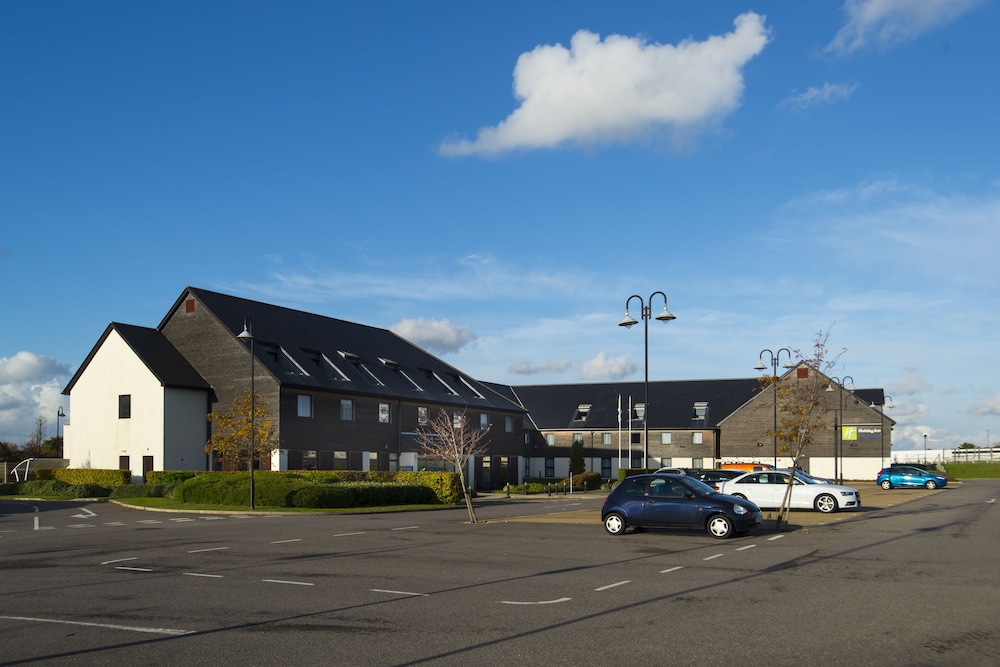 Holiday Inn Express London Epsom Downs 1/69