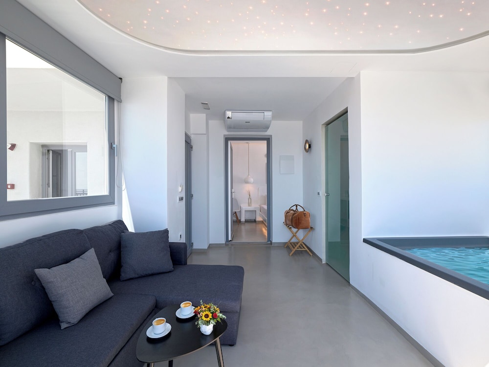 Tataki Hotel 50/72
