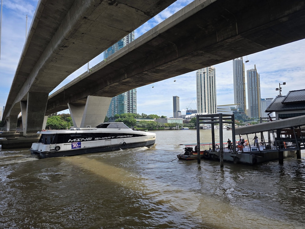 Sathorn Terrace Apartment 39/50