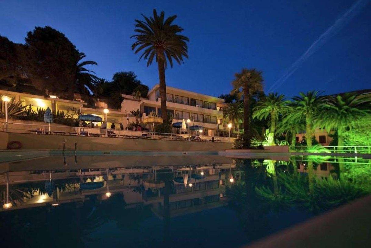 جناح بسرير كينج بإطلالة على البحر مع أريكة، Nyala Suite Hotel 3/3