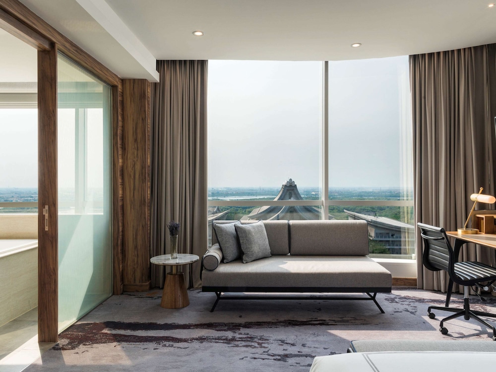 Swissotel Jakarta PIK Avenue 52/75