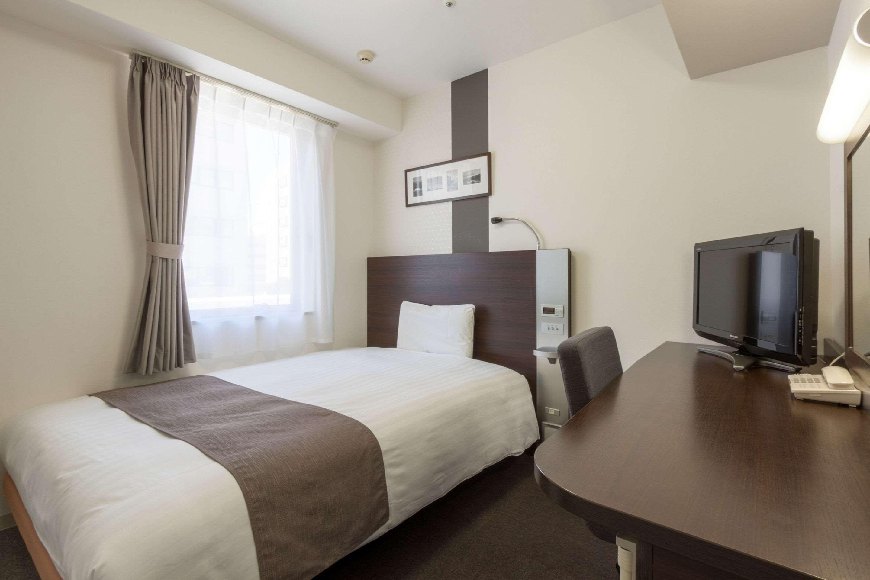 ROOM, DOUBLE BED