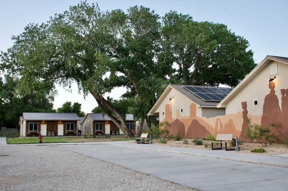 Zion s Camp and Cottages 2/50