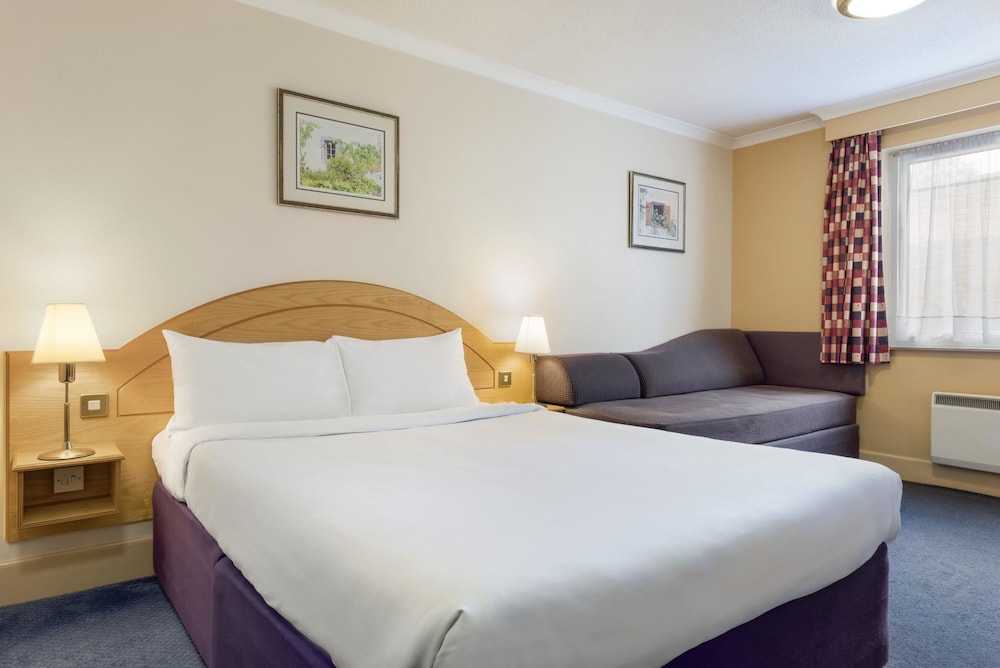 Days Inn by Wyndham Watford Gap 6/22