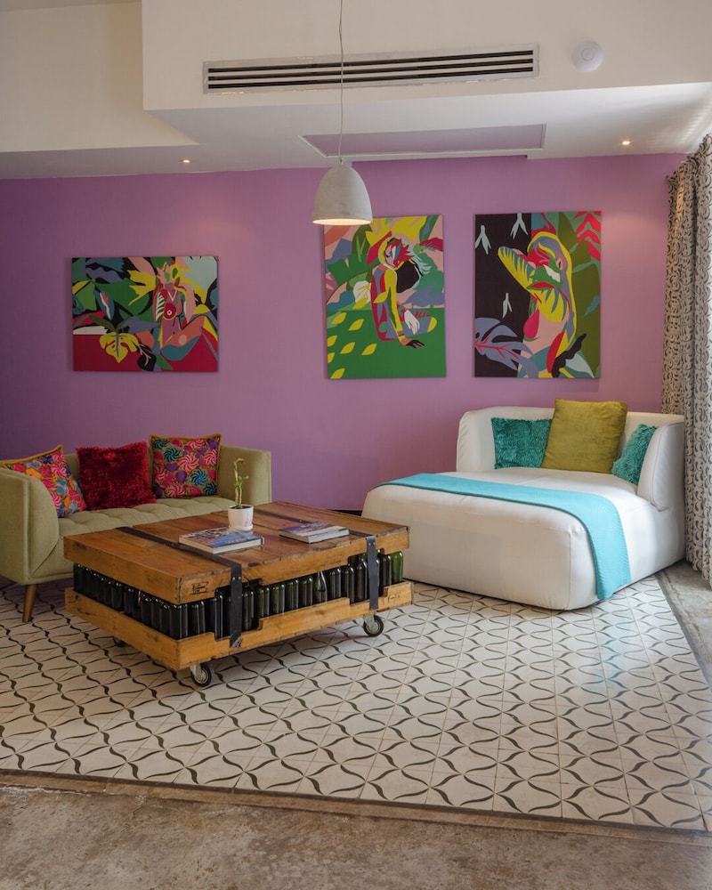 Tantalo Hotel / Kitchen / Roofbar 40/50