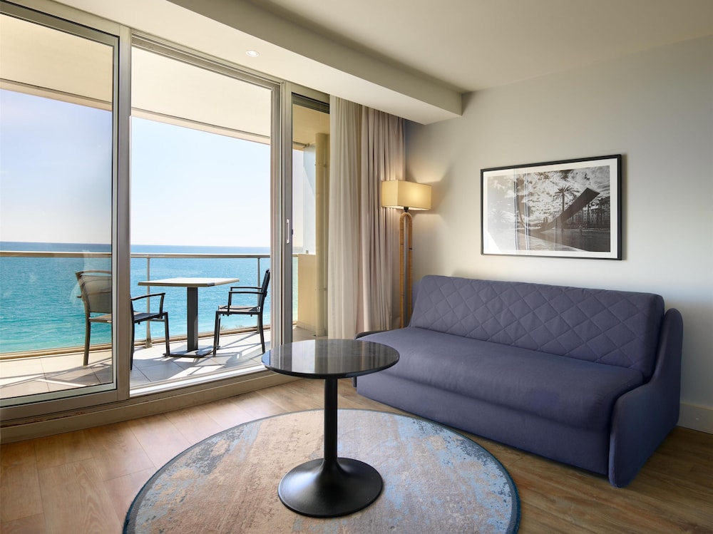 RADISSON BLU NICE 53/75