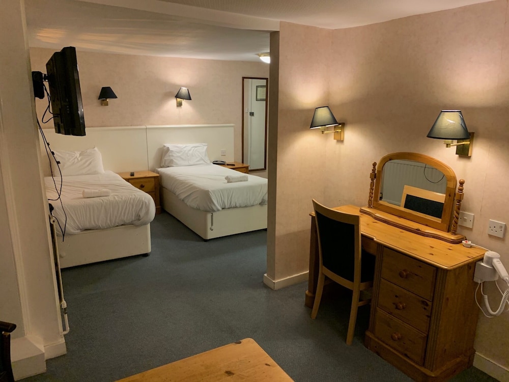 Yelf's Hotel 11/25