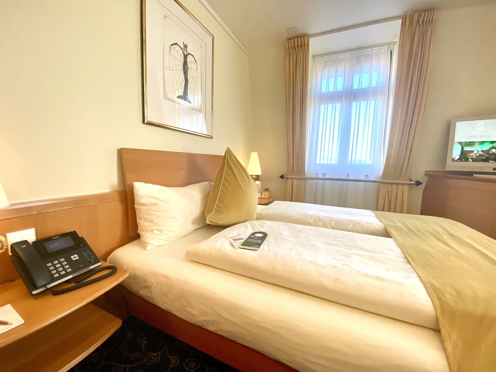 Gaia Hotel 25/75