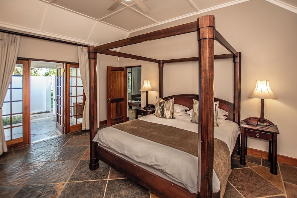 Nut Grove Manor Boutique Hotel 6/50