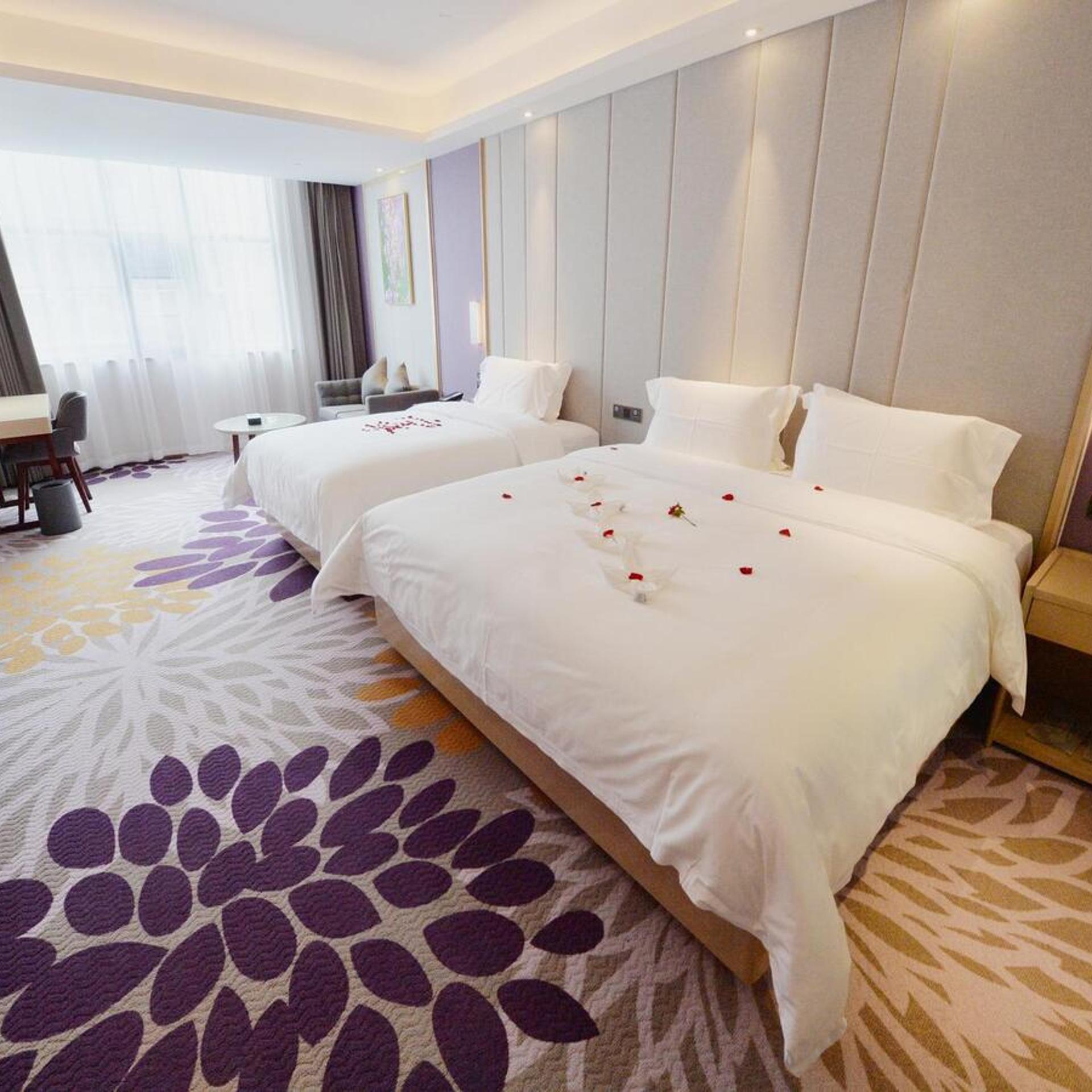 Lavande Hotel (Xingyi Jushan Avenue) 7/22