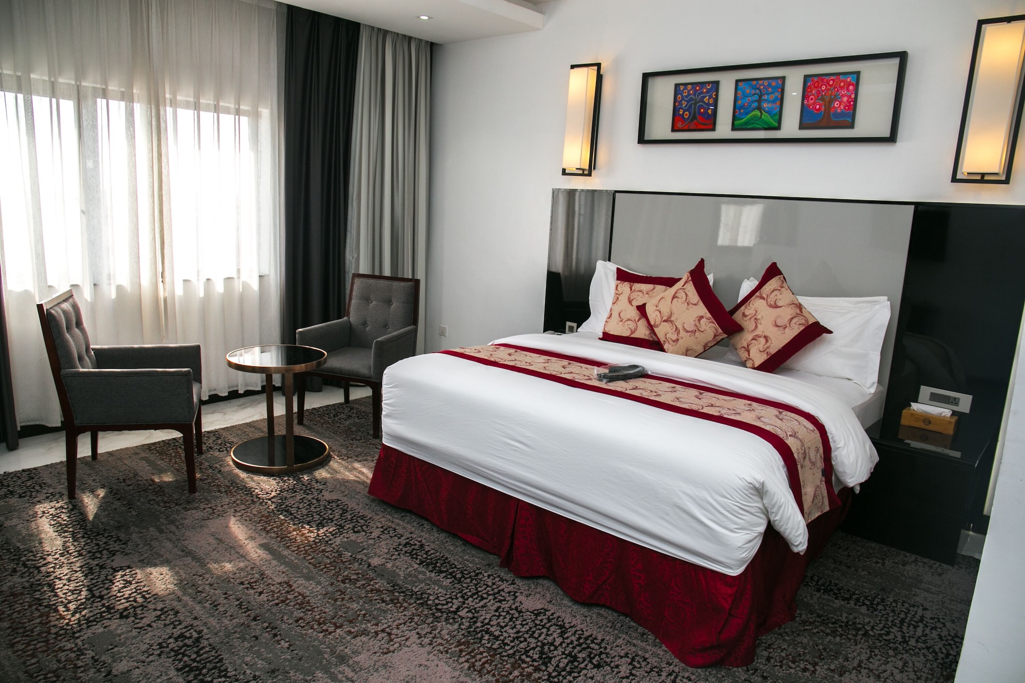 EXECUTIVE, SUITE, KING BED