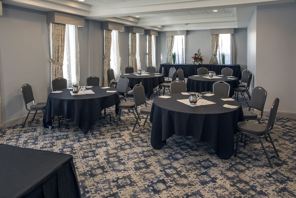 Holiday Inn Conference Ctr Edmonton South 46/72