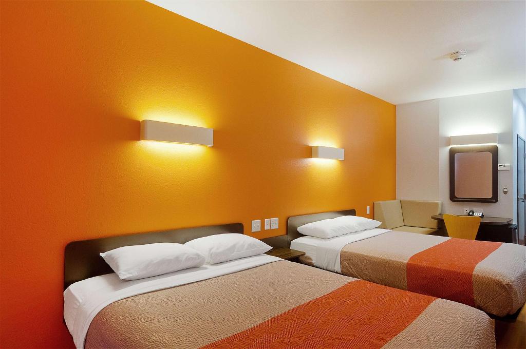 2 Queen Beds Non-Smoking, Kitchen, Shower