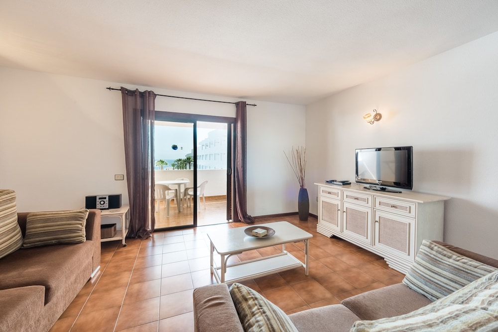PALOMA BEACH APARTMENTS 38/57