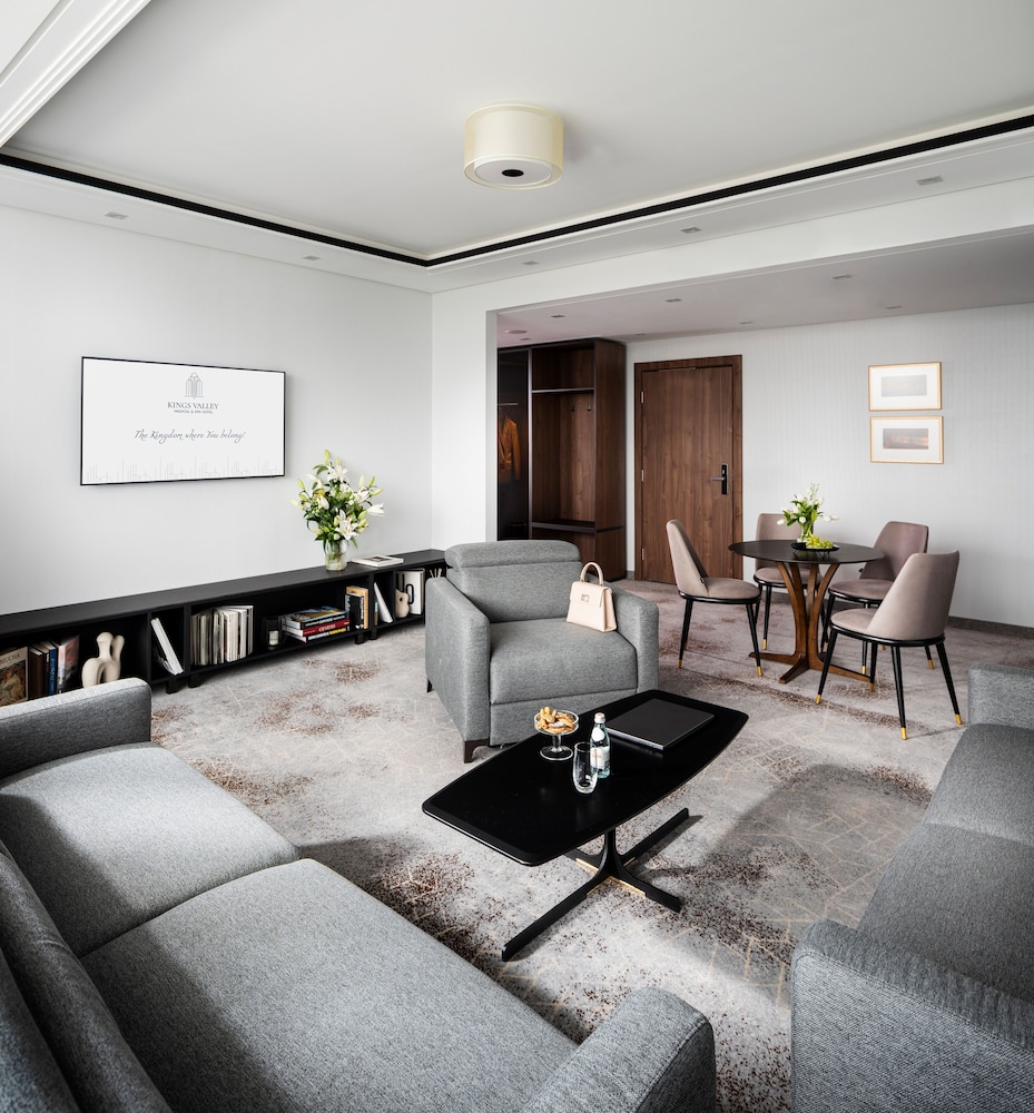 Kings' Valley Medical & Spa 27/50