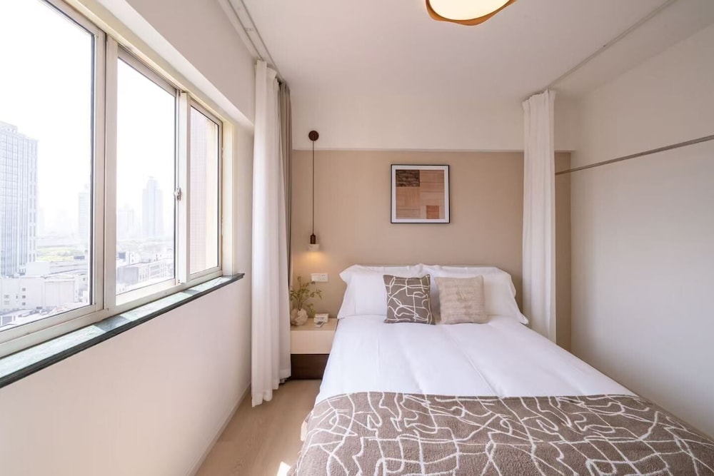 Senior, Apartment, 1 Single and 4 Double Beds