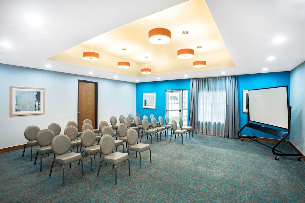 La Quinta Inn & Suites by Wyndham Austin NW/Lakeline Mall 40/44