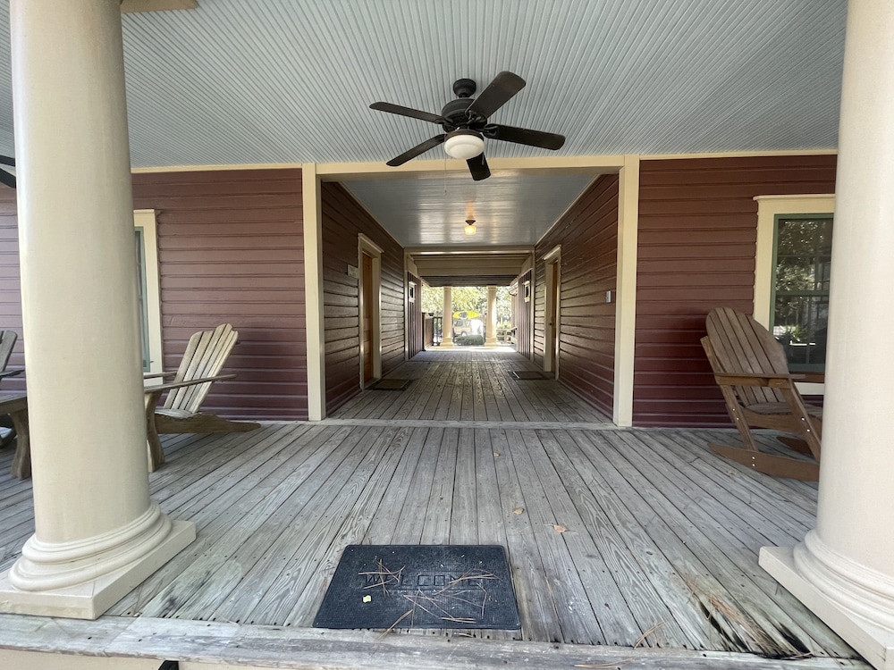 Hibiscus Coffee & Guesthouse 7/50