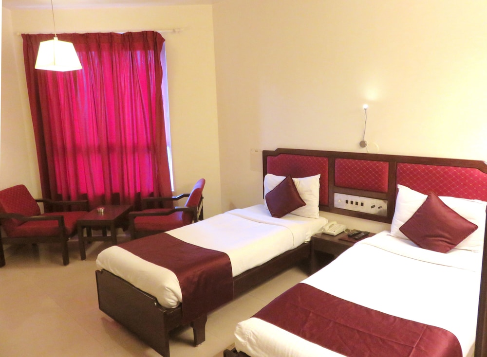 Hotel Ashish Plaza 6/30