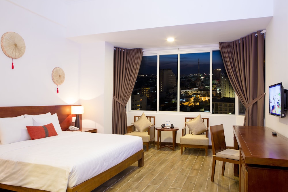 The Light Hotel Resort 32/70
