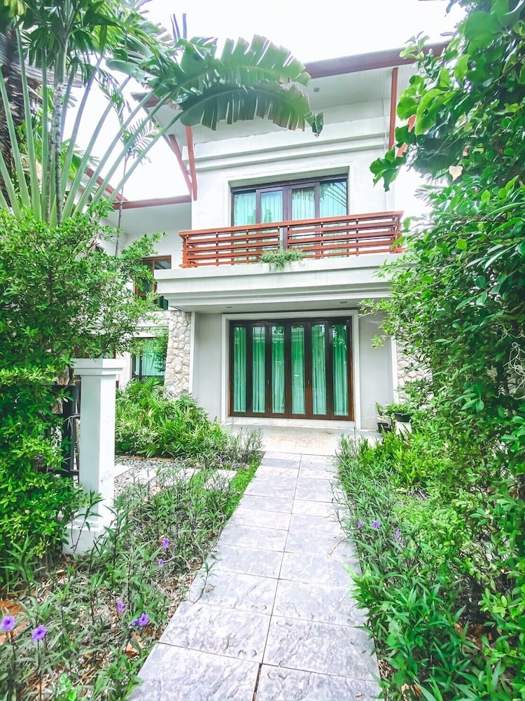 Royal Sammuk villas in CHONBURI
