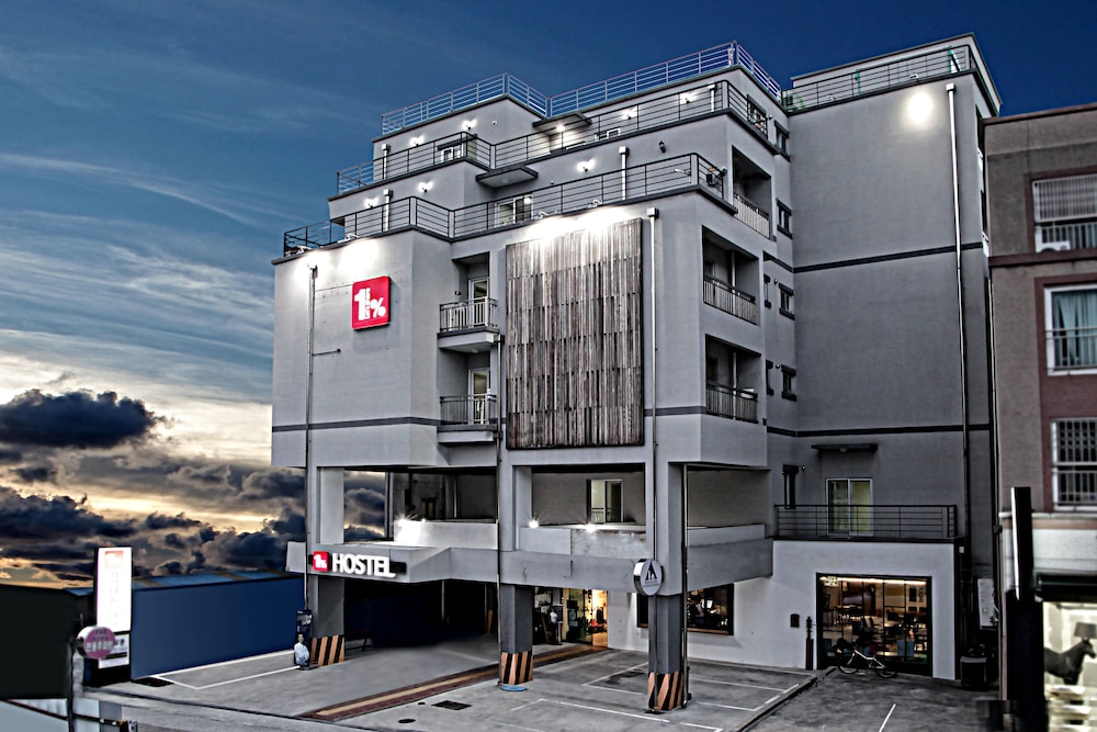 1% Hostel 52/59
