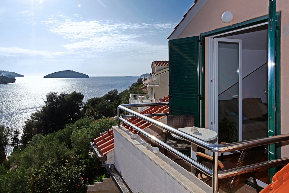 Apartments Vala 2/44