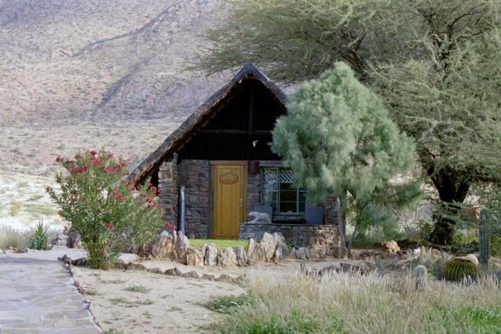 Etusis Lodge 11/61