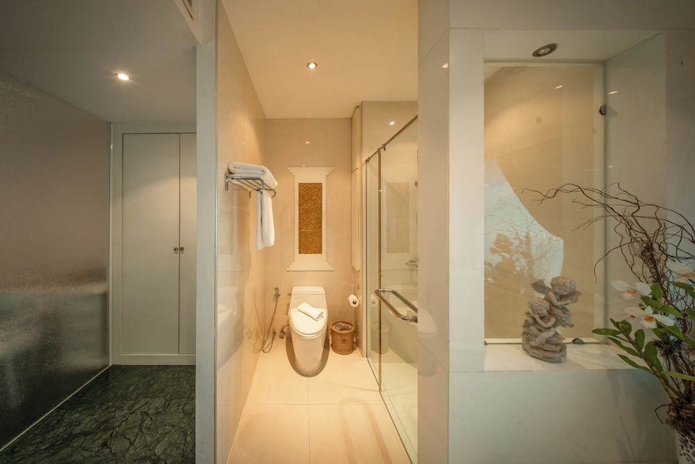 2 Bedrooms, Grand, Residence, Suite, Twin Beds, King Bed, Sofa، Kodchasri Thani Hotel Chiangmai 9/9
