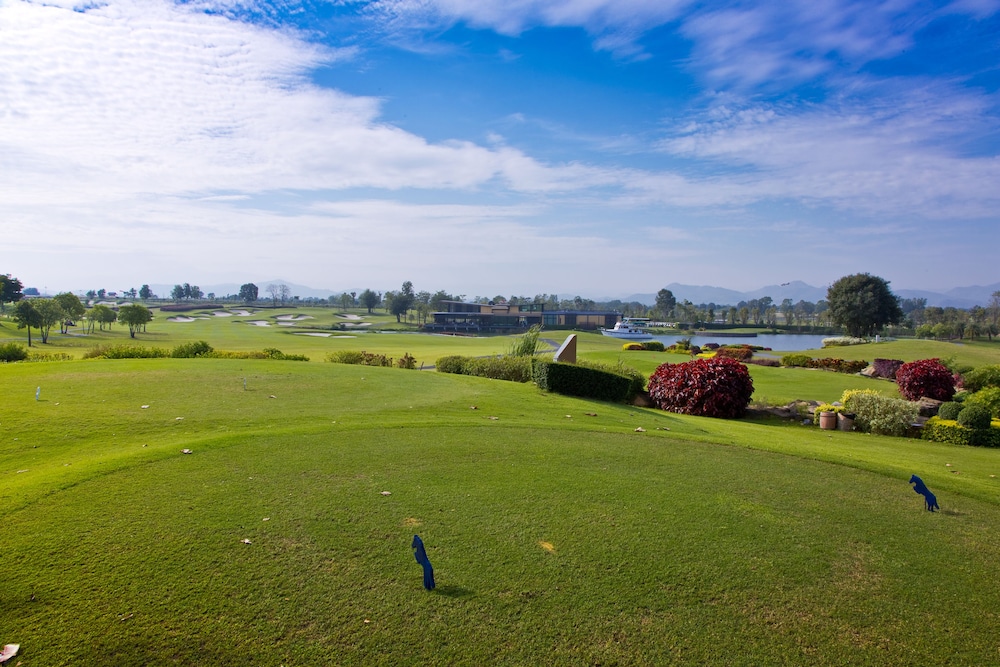 RANCHO CHARNVEE RESORT AND COUNTRY CLUB 73/77