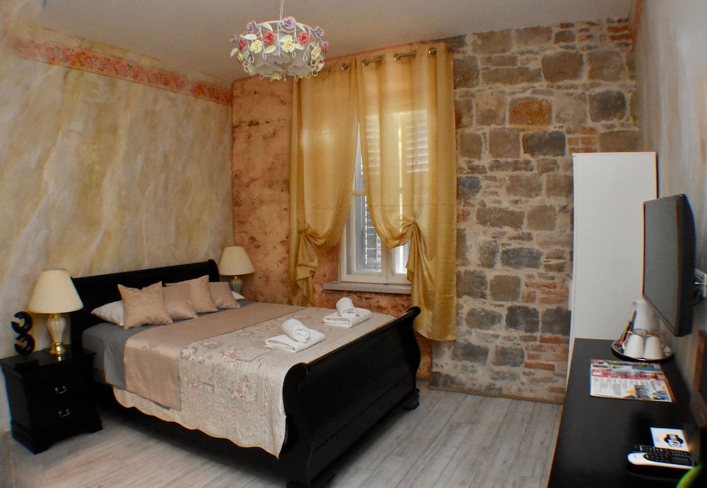 PIETRA ROSSA Luxury Rooms 28/66