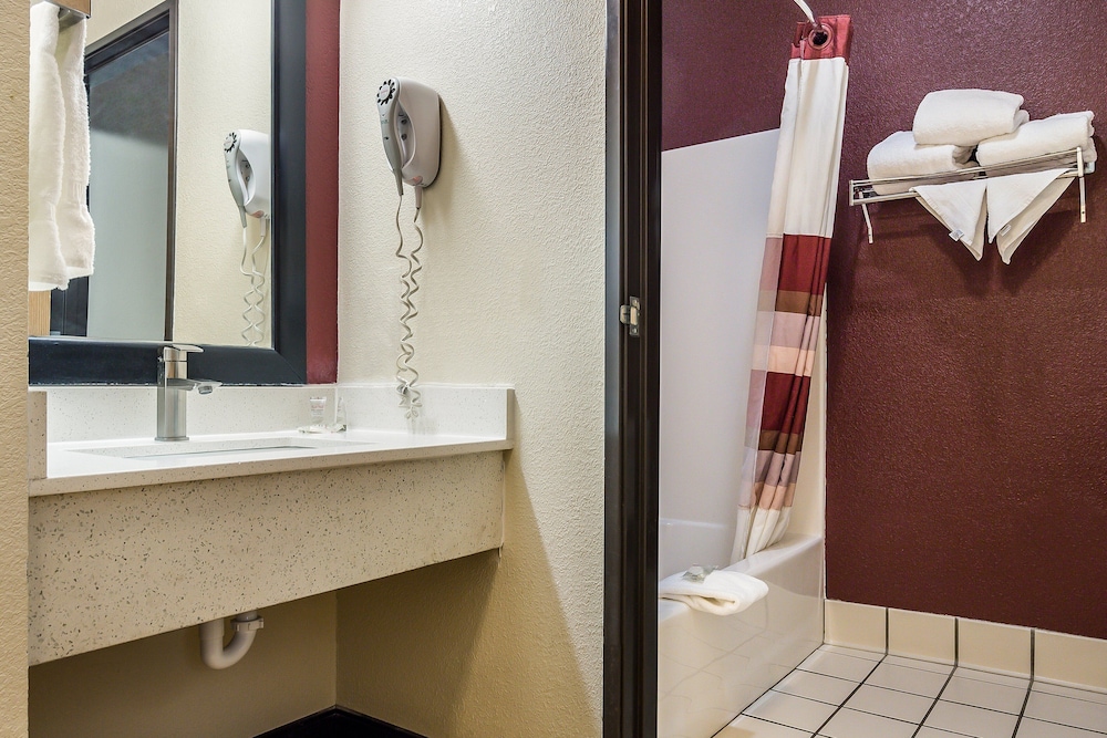 Red Roof Inn St Louis - Troy, IL 19/47