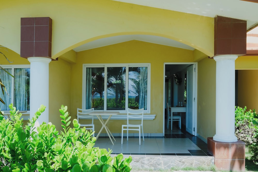 Las Olas Beach Resort 1/50