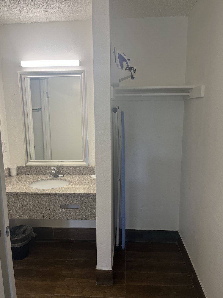 Ocotillo Apartments & Hotel 40/40