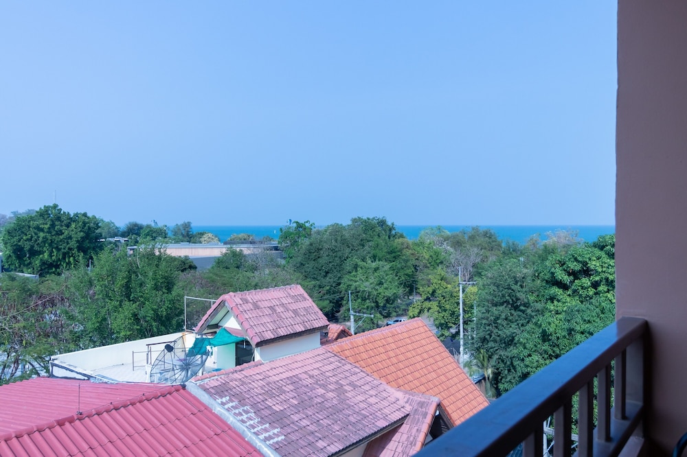 Thipurai Beach Hotel 42/50
