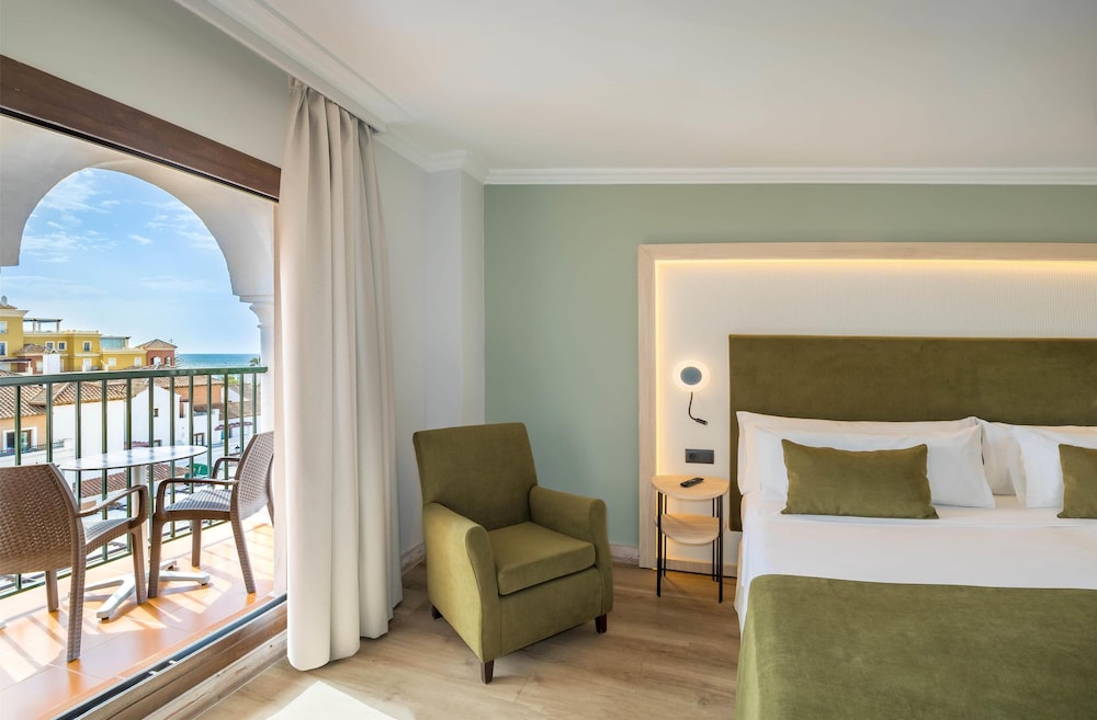 Deluxe, King Bed, Lateral Side Sea View