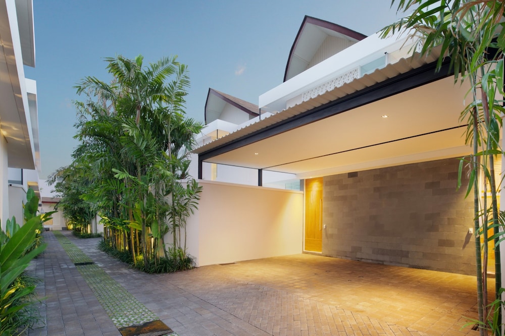 Eight Palms Villa Seminyak by Ini Vie Hospitality in Legian