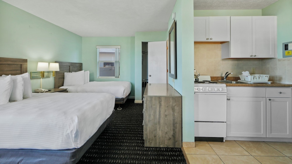 Ocean Court Beachfront Hotel 11/21