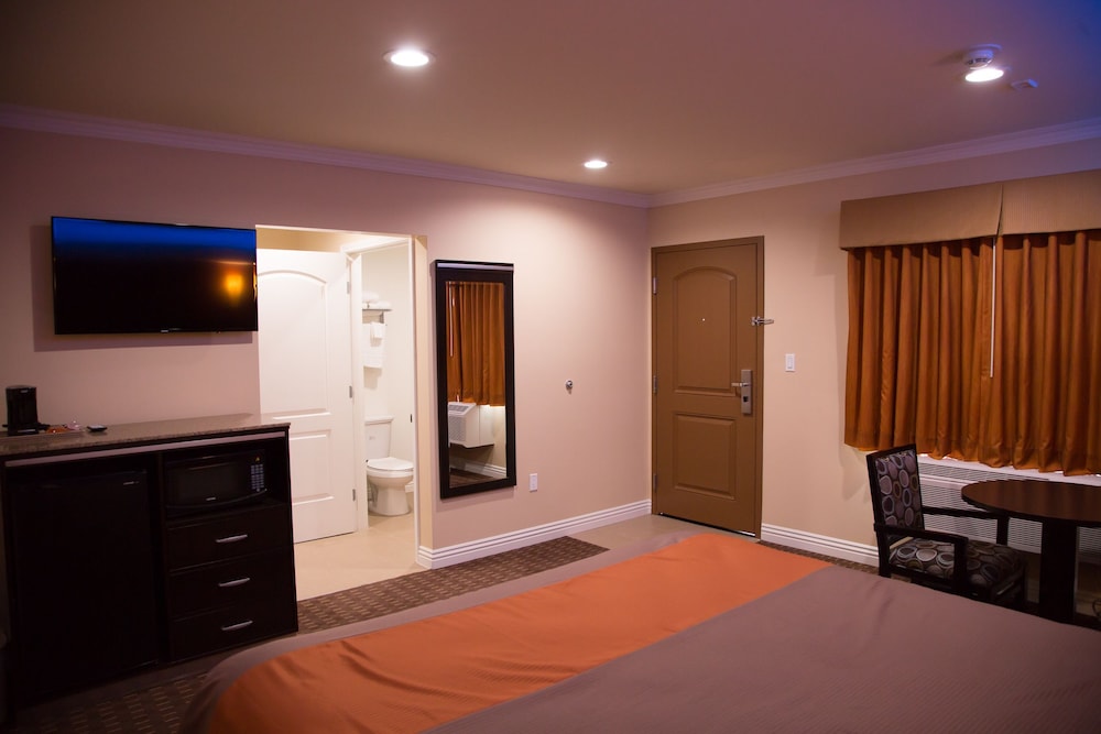 Diamond Bell Inn And Suites 27/54